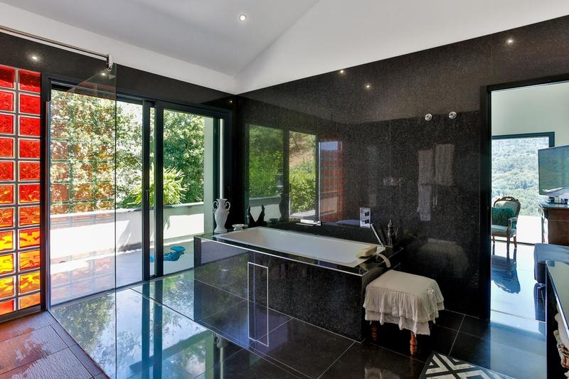 Villa - 300 m² - 10 pièces