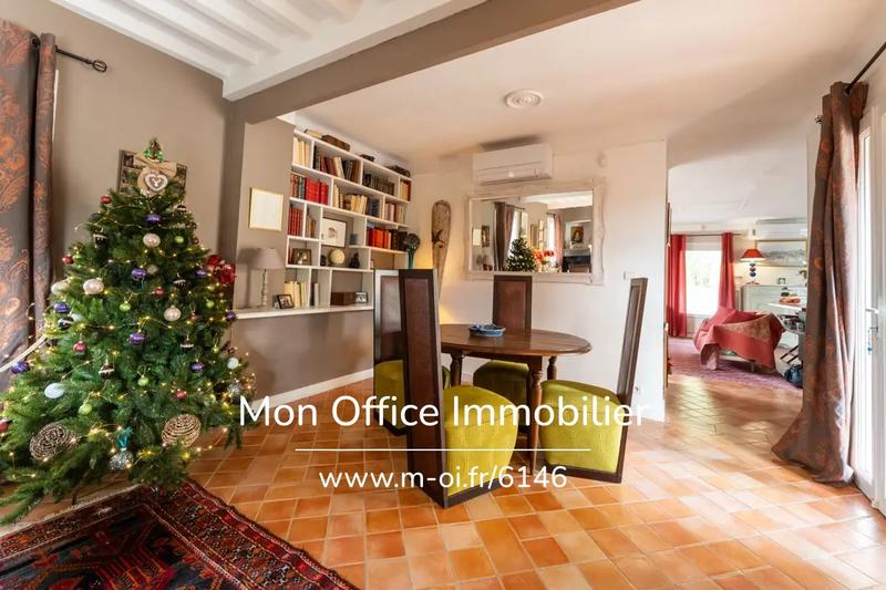 Maison - 330 m² - 10 pièces