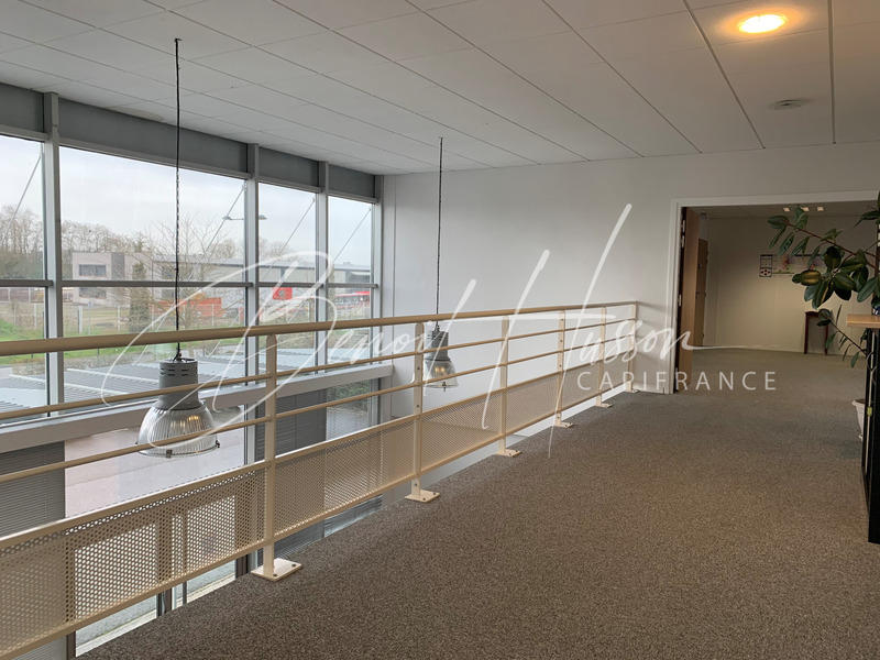 Local commercial - 1 203 m²