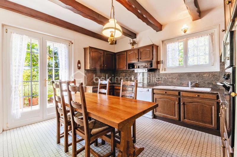 Maison traditionnelle - 205 m² - 8 pièces