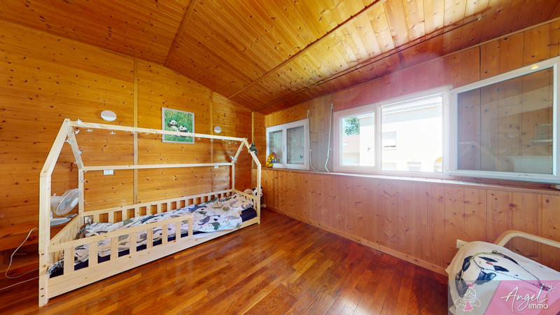 Maison - 168 m² - 8 pièces