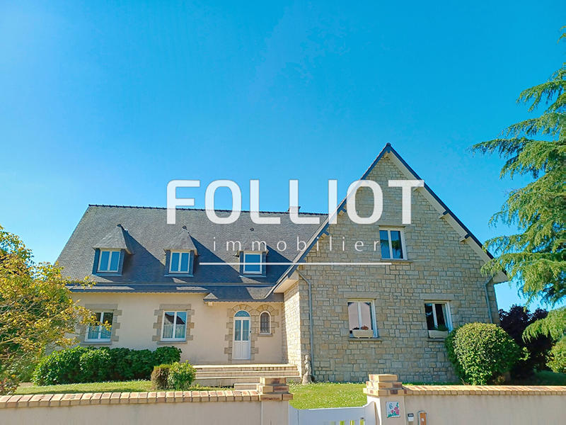 Maison - 235 m² - 7 pièces