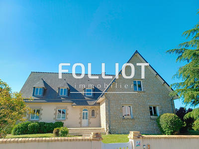 Maison - 235 m² - 7 pièces