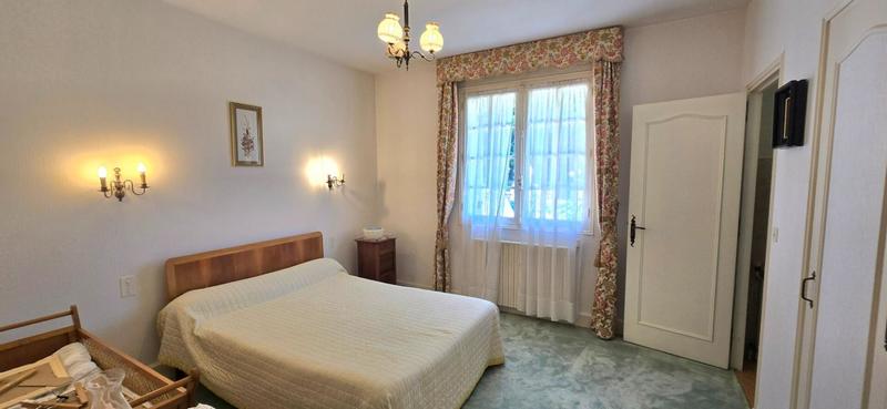 Maison - 280 m² - 11 pièces