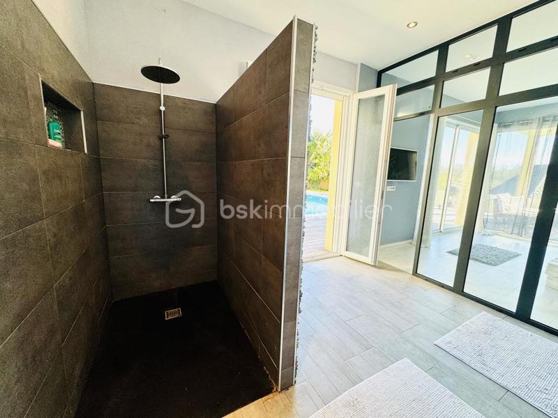 Maison - 240 m² - 7 pièces