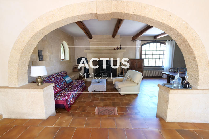 Maison - 237 m² - 8 pièces