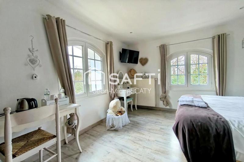 Maison - 270 m² - 13 pièces