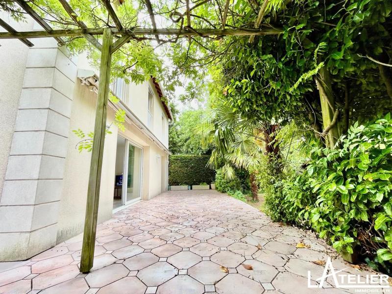 Maison - 220 m² - 10 pièces