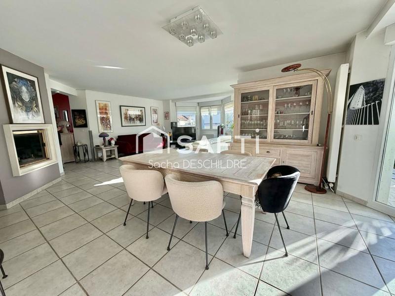 Maison - 210 m² - 6 pièces