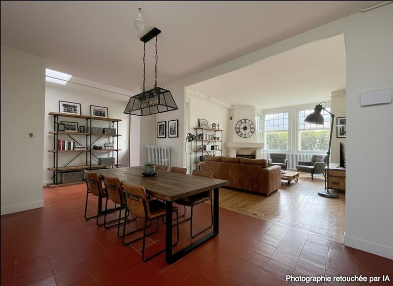 Maison - 228 m² - 9 pièces