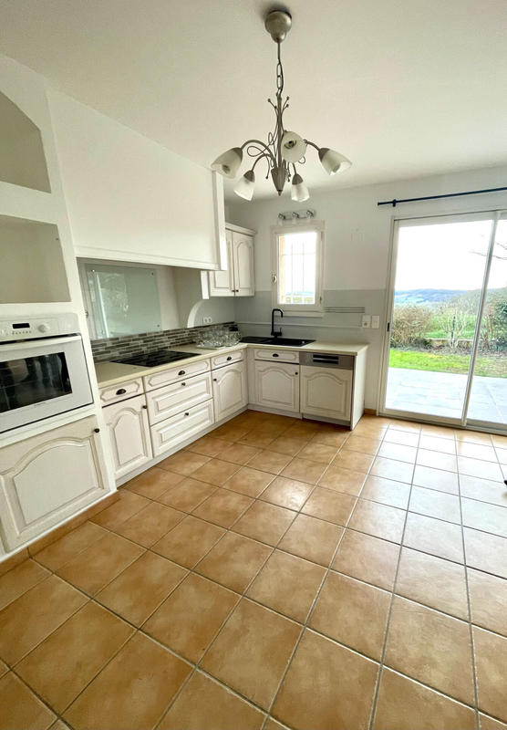 Maison - 230 m² - 8 pièces