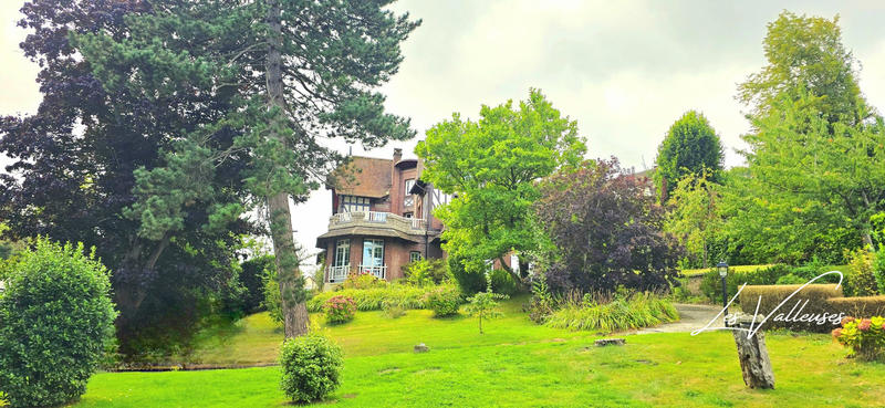 Maison - 308 m² - 8 pièces