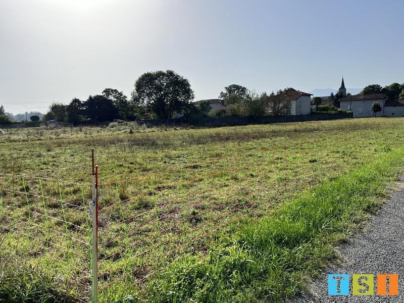 Terrain constructible - 1 859 m²
