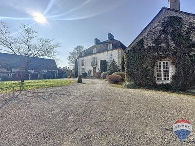 Demeure - 530 m² - 11 pièces