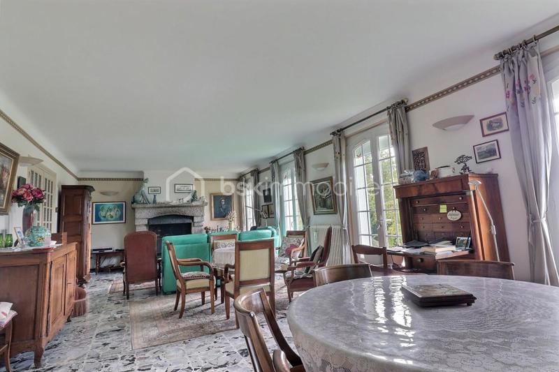 Maison traditionnelle - 187 m² - 7 pièces