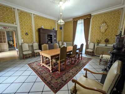 Château - 270 m² - 10 pièces