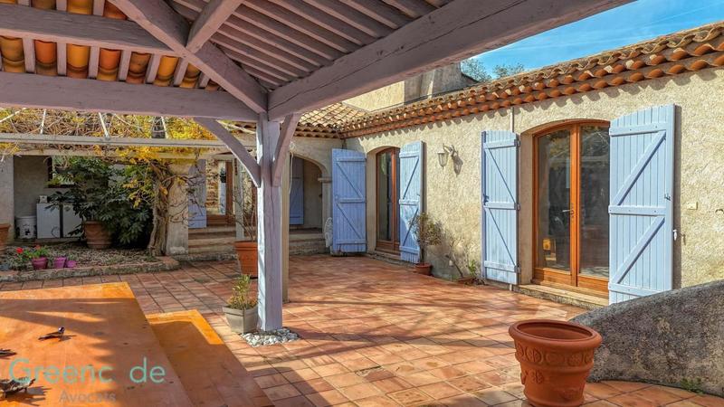 Villa - 215 m² - 10 pièces