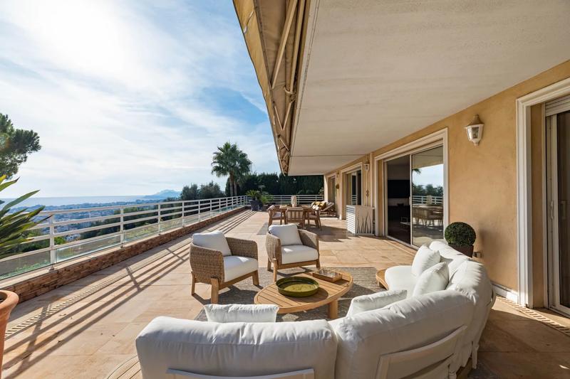 Appartement - 156 m² - 5 pièces