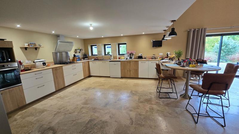 Maison - 280 m² - 4 pièces