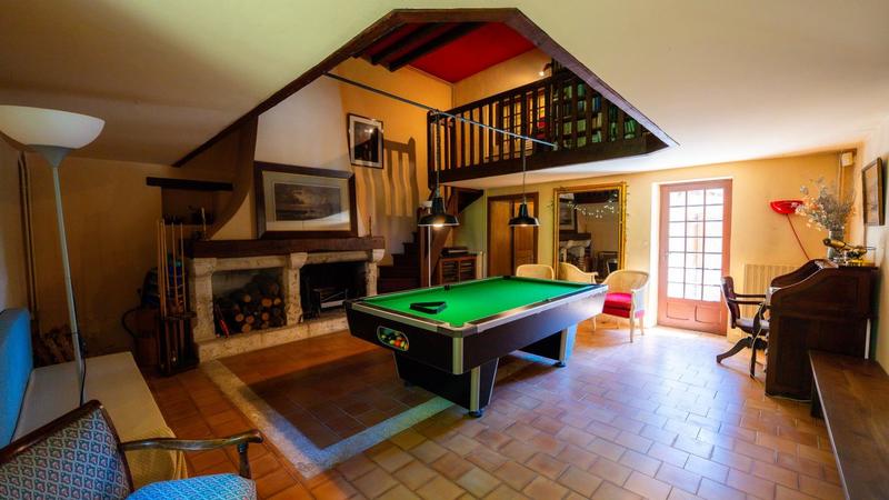 Maison - 660 m² - 16 pièces