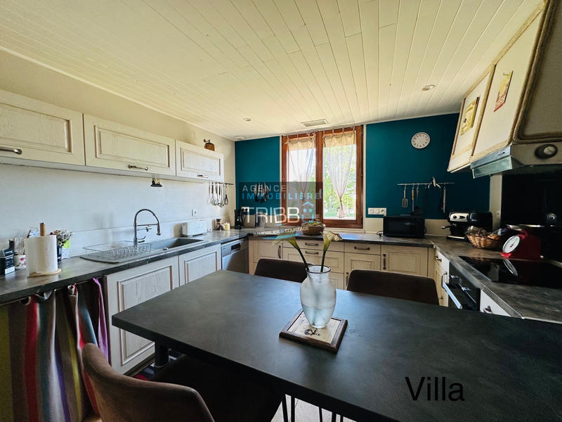 Maison - 228 m² - 10 pièces