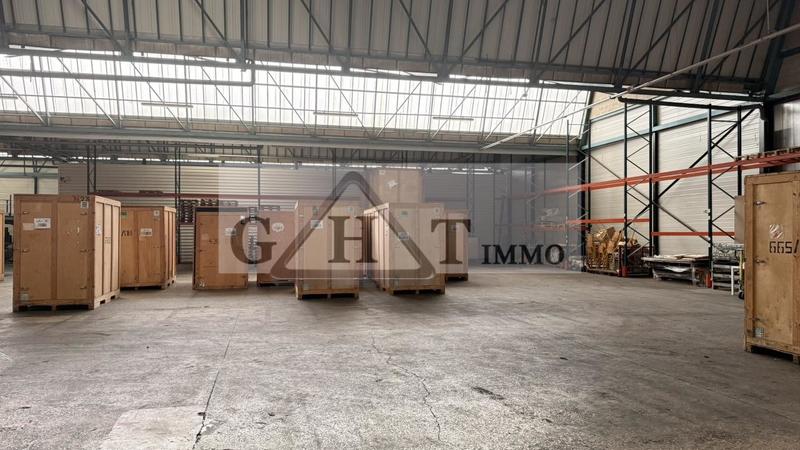 Entrepôt - 2 500 m²
