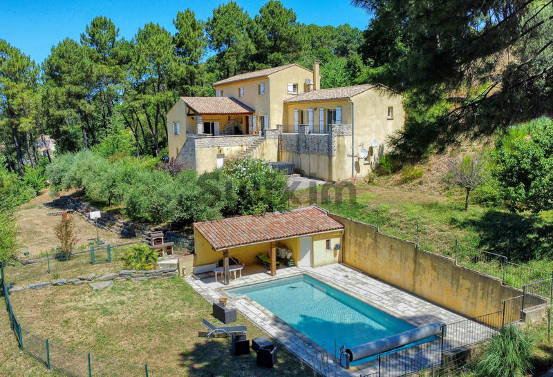 Villa - 200 m² - 7 pièces