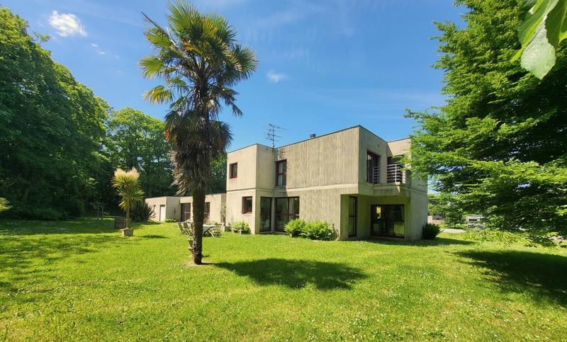 Maison - 250 m² - 11 pièces