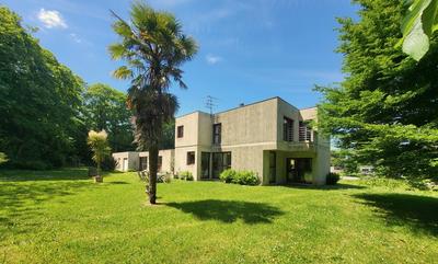 Maison - 250 m² - 11 pièces