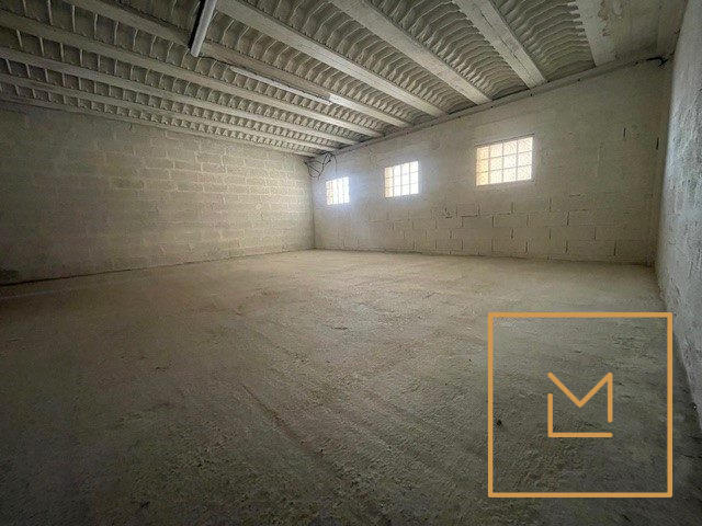 Entrepôt - 1 100 m²
