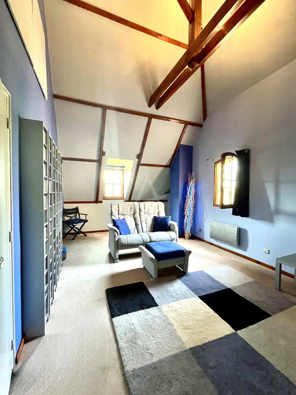 Maison - 215 m² - 6 pièces