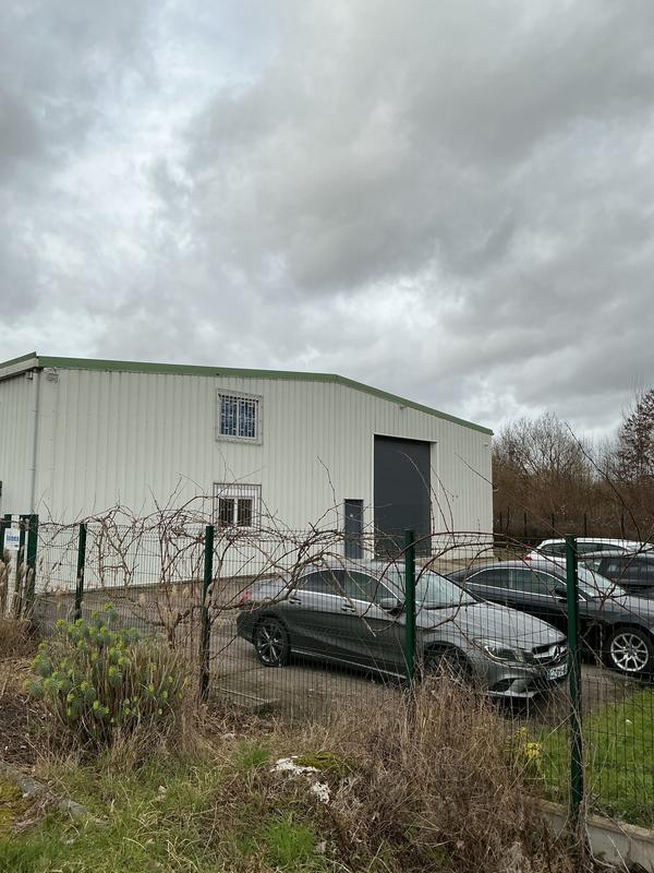 Local d'activités - 340 m²