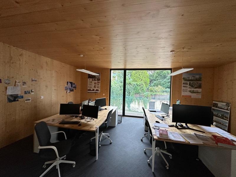 Local d'activité / Entrepôt - 125 m² - 6 pièces