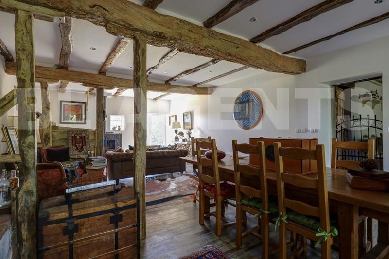 Propriété - 333 m² - 10 pièces