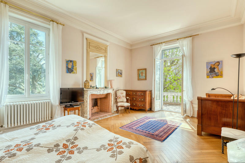 Propriété - 284 m² - 11 pièces