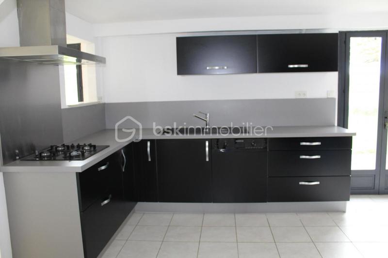 Maison - 238 m² - 13 pièces