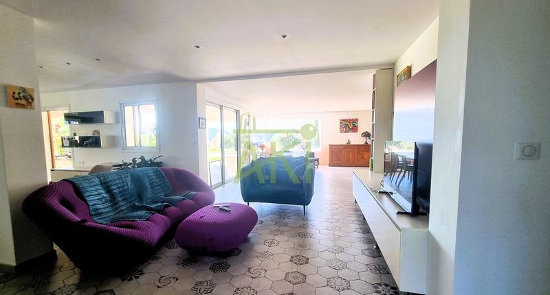 Maison - 376 m² - 7 pièces