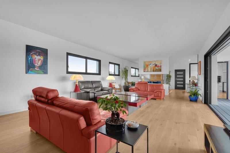 Maison - 253 m² - 6 pièces