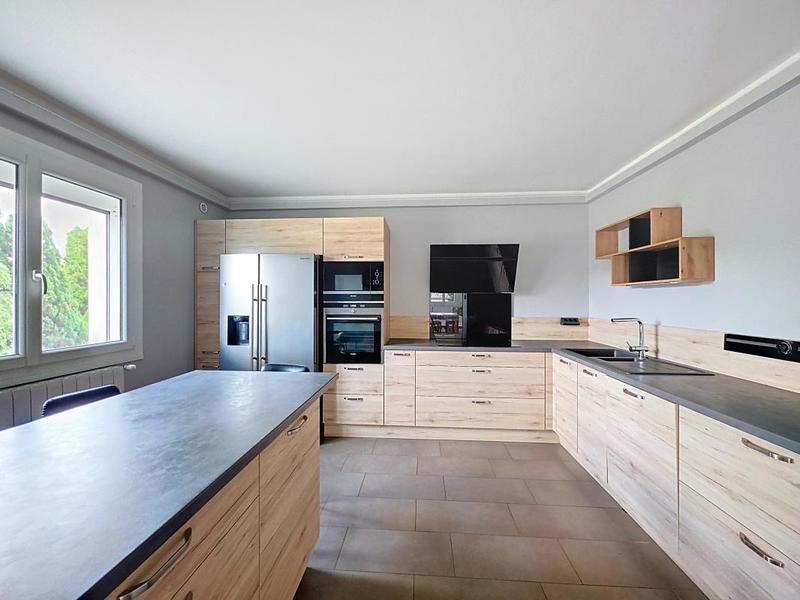 Maison - 140 m² - 5 pièces