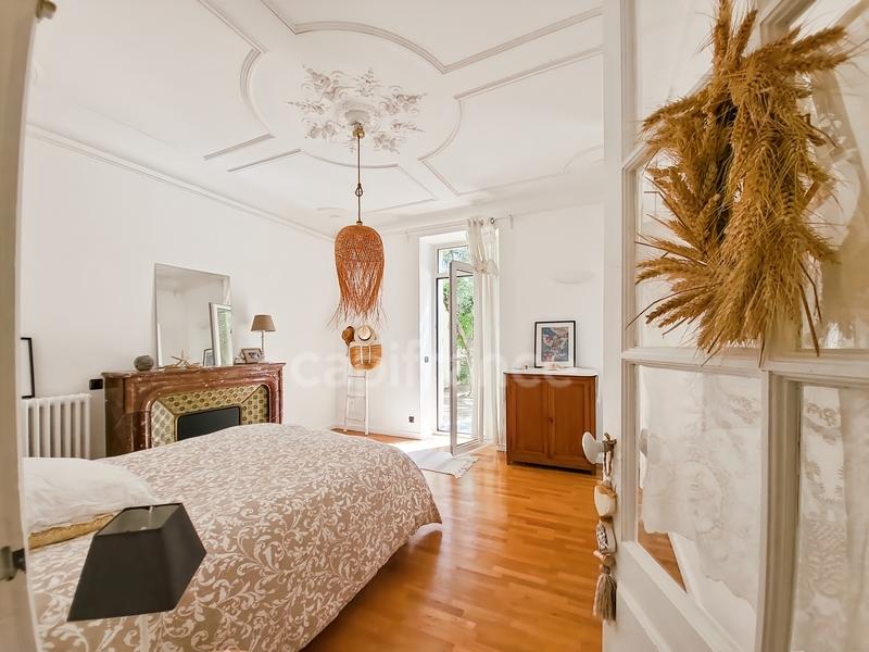 Maison - 628 m² - 9 pièces