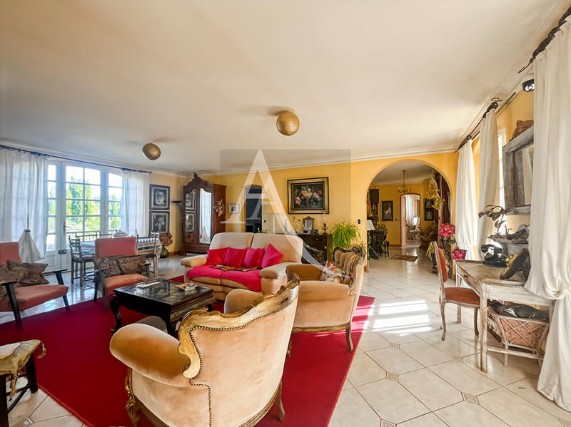 Maison - 180 m² - 7 pièces