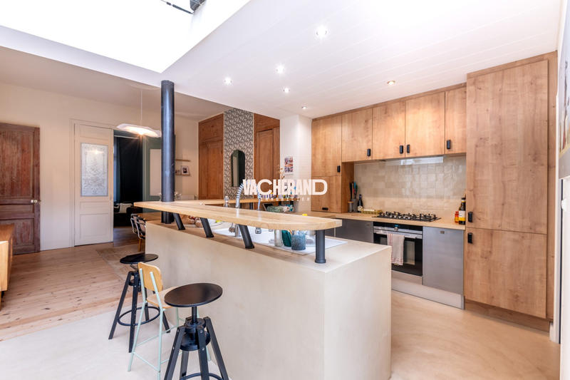 Maison - 200 m² - 8 pièces