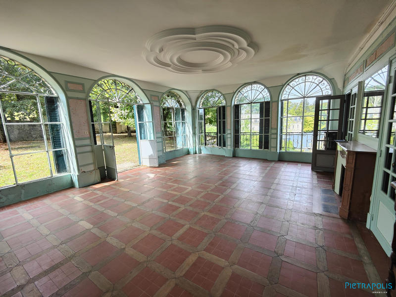 Maison - 300 m² - 8 pièces