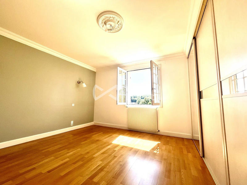 Villa - 192 m² - 8 pièces