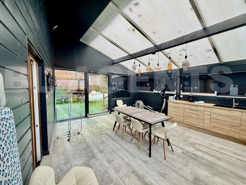 Maison - 225 m² - 8 pièces