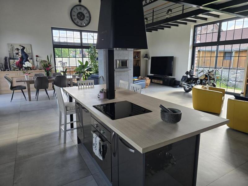 Maison - 295 m² - 9 pièces