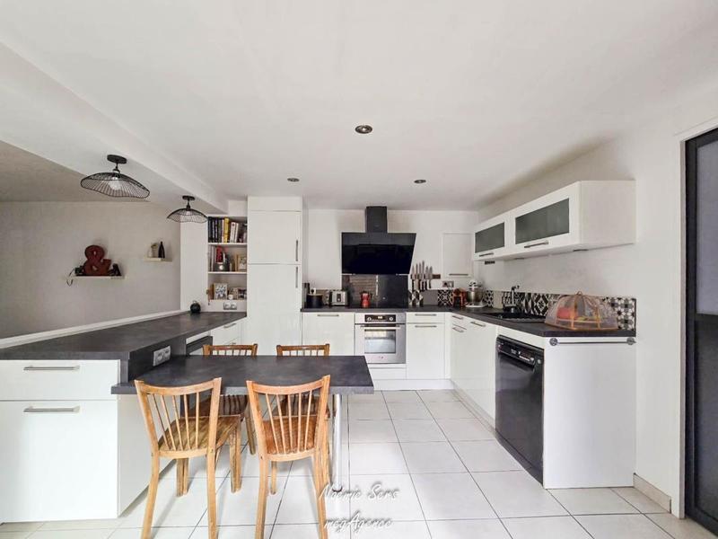 Maison - 95 m² - 5 pièces