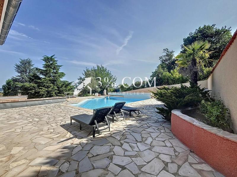 Maison - 182 m² - 8 pièces