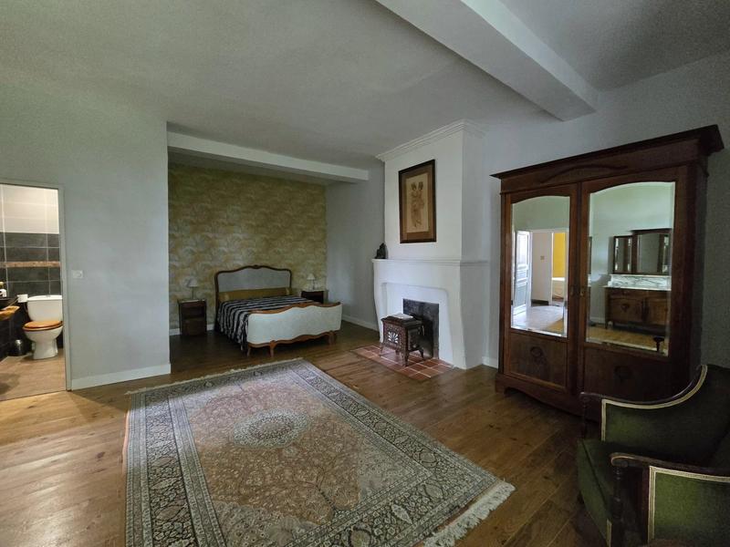 Maison - 336 m² - 10 pièces