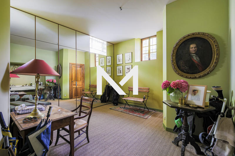 Maison - 761 m² - 16 pièces